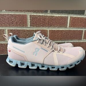 On Clouds Running Light Pink and Gray, Waterproof sneakers 8.5 women’s 40 euro